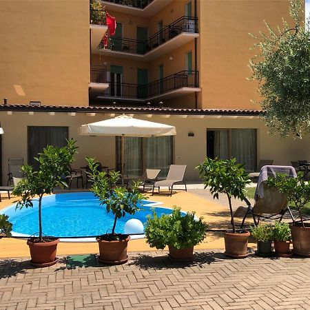 B&B Villa Dall'Agnola การ์ดา ภายนอก รูปภาพ