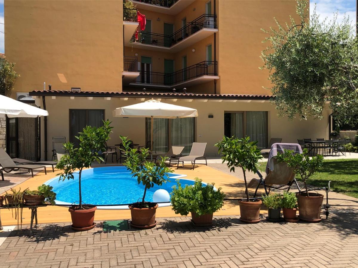 B&B Villa Dall'Agnola การ์ดา ภายนอก รูปภาพ